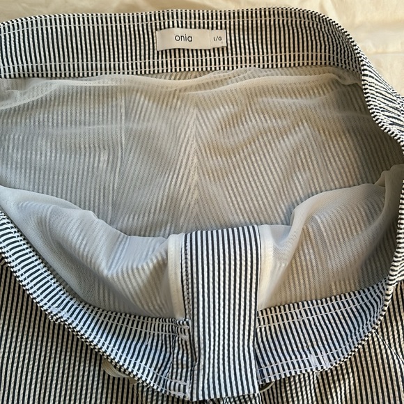 EUC 🐠 Onia Men’s Swim Trunks - seersucker fabric, side and back zip pockets. - Picture 4 of 9